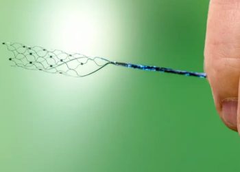 Hombre con parálisis se comunica gracias a implante cerebral