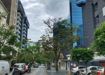 Hombre dispara al aire en un local de la zona 10