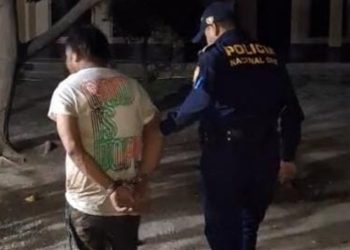 Hombre es sorprendido incendiando la casa de su madre en El Progreso