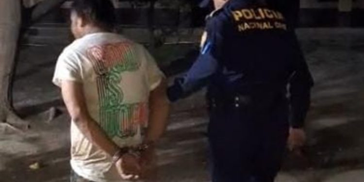 Hombre es sorprendido incendiando la casa de su madre en El Progreso