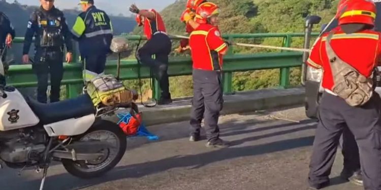 Hombre fallece tras lanzarse desde el puente Las Charcas