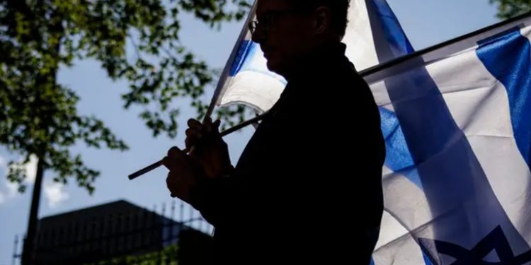 Hombre se inmola frente a Embajada de Israel en Washington