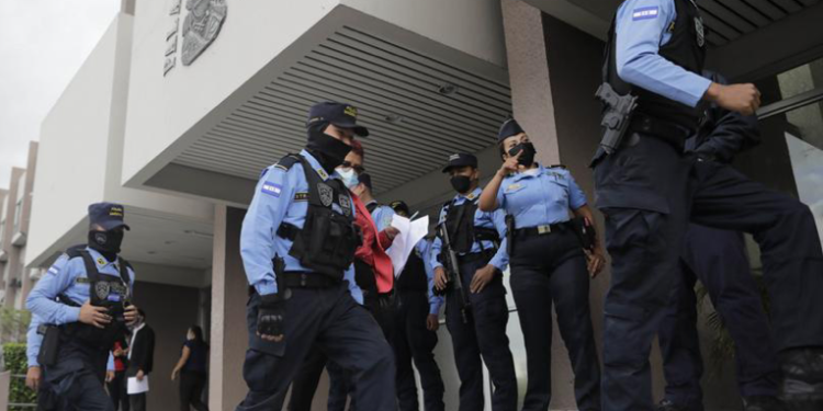 Honduras fija fecha para extraditar a expresidente Hernández