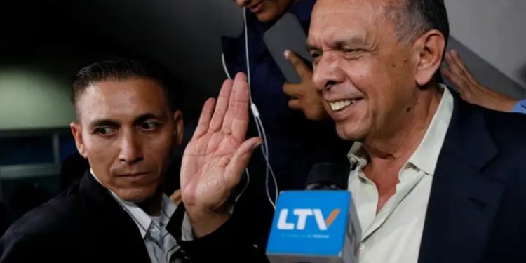 Honduras: sobreseído expresidente Lobo en juicio corrupción