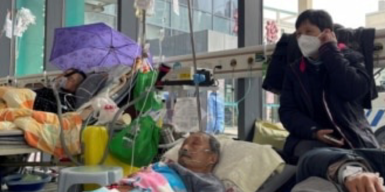 Hospital de Beijing sin camas por repunte de casos de COVID