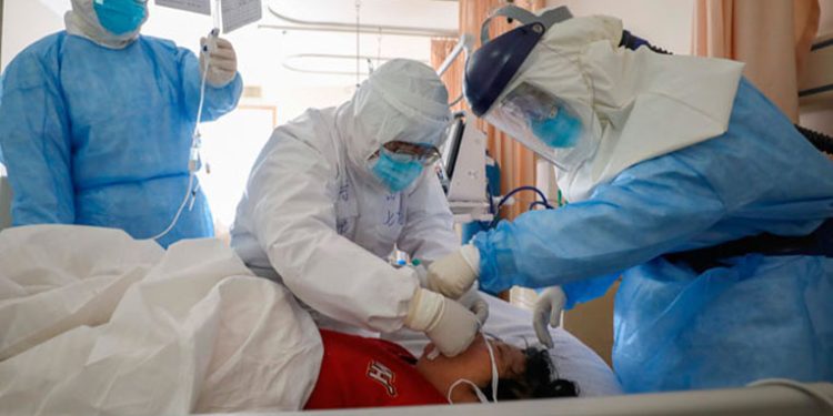 Hospitales sin espacio para atender pacientes con Covid