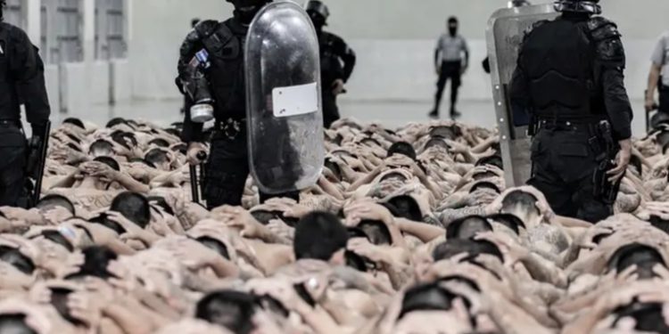 HRW reporta más de 3.000 menores detenidos en El Salvador