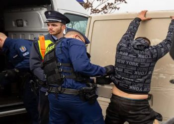 Hungría sacó de prisión a 2.021 traficantes de migrantes