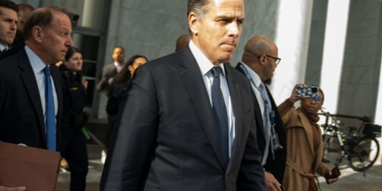 Hunter Biden habría recibido millones de dólares de su abogado, dándole acceso a la Casa Blanca