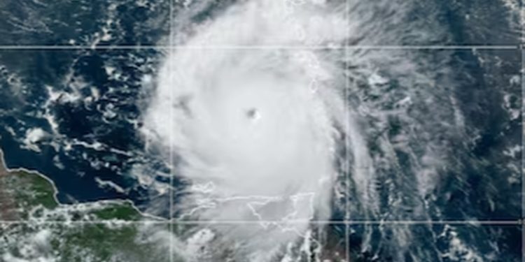 Huracán Beryl causará lluvias en el país desde el jueves, informa Insivumeh