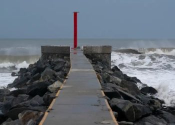 Huracán Flossie gana fuerza de categoría 3 en el Pacífico