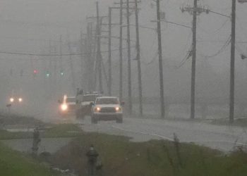 Huracán Francine avanza frente a Texas y amenaza a Luisiana