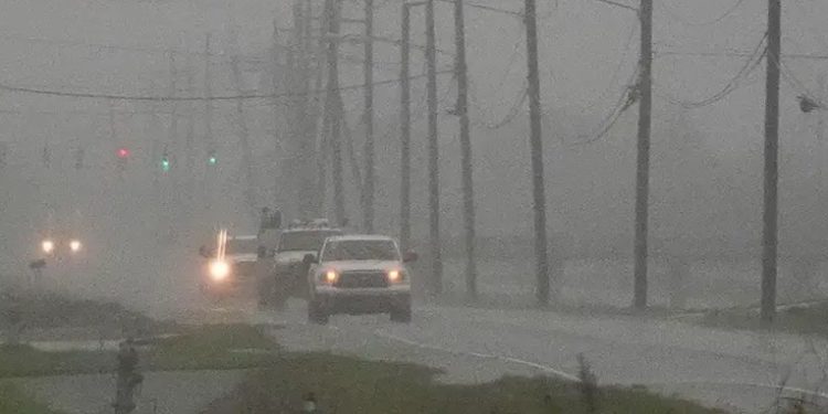 Huracán Francine avanza frente a Texas y amenaza a Luisiana