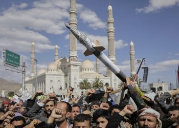 Hutíes afirman haber atacado el aeropuerto de Tel Aviv y un portaviones de EE.UU.