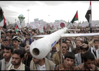 Hutíes prohíben la entrada de buques de EE.UU., el Reino Unido e Israel al mar Rojo