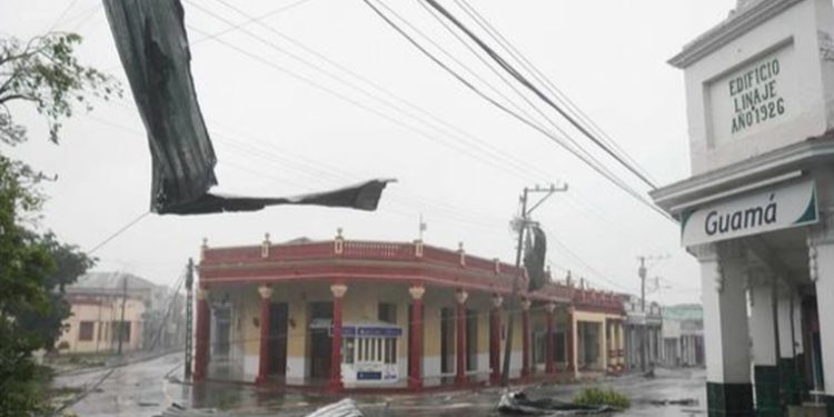 Ian deja en Cuba cinco muertos y más de 100.000 viviendas dañadas
