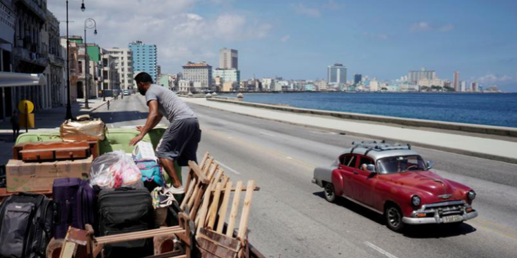Ian se convierte en huracán de categoría 1 al acercarse a Cuba