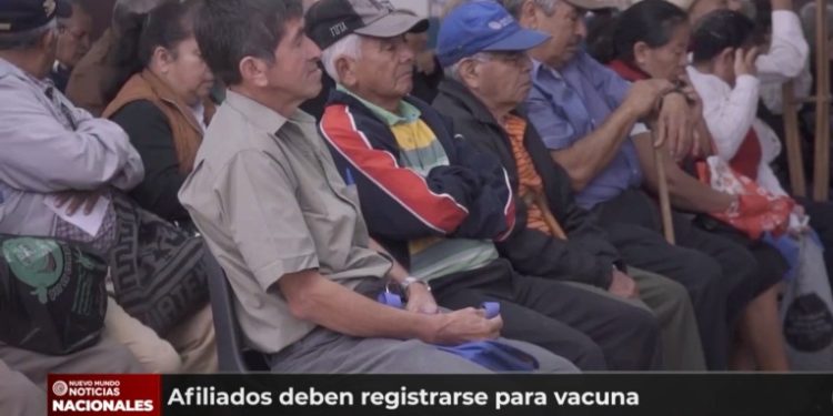 IGGS habilita sitio web afiliados y pensionados mayores de 70 años se vacunen.