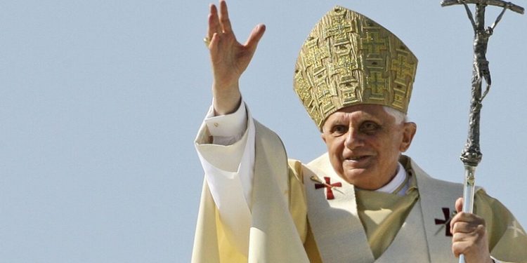 Iglesia católica guatemalteca rinde homenaje al fallecido Papa emérito Benedicto XVI