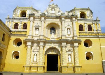 Iglesia Católica obligará a todos los feligreses a utilizar mascarillas en sus actividades