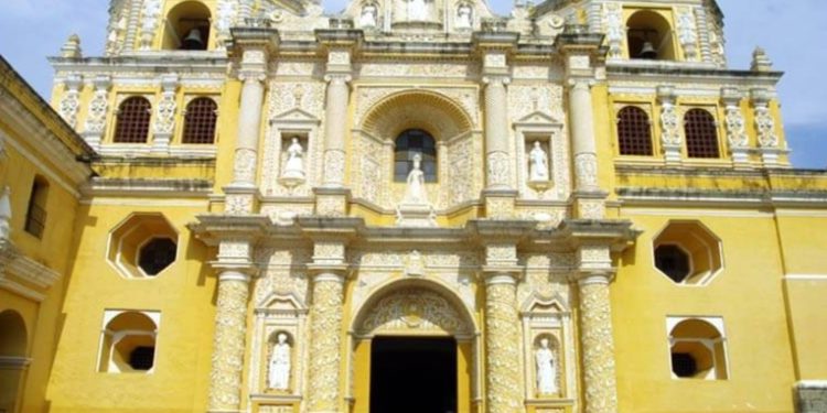 Iglesia Católica obligará a todos los feligreses a utilizar mascarillas en sus actividades