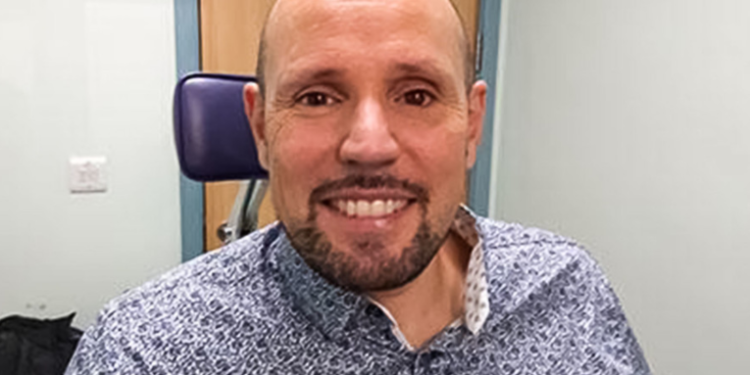 Implantan por primera vez a una persona una prótesis de ojo creada con impresión 3D