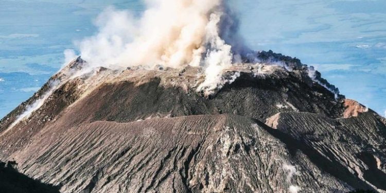 Impresionante erupción del volcán Santiaguito capturada en un video viral