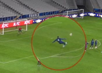 Impresionante gol de Mbappé en una práctica de Francia que celebra y deja atónitos a todos
