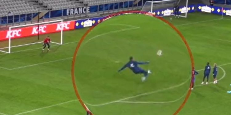 Impresionante gol de Mbappé en una práctica de Francia que celebra y deja atónitos a todos