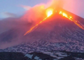 Impresionantes y aterradoras imágenes de la erupción de un volcán en Rusia