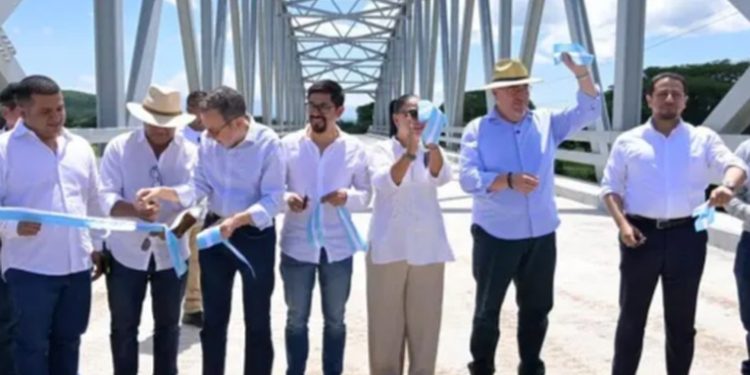 Inauguración del puente El Tule en Jutiapa: Arévalo subraya su relevancia para el comercio con El Salvador