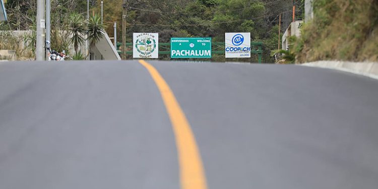 Inauguran carretera que brinda una nueva entrada a Quiché