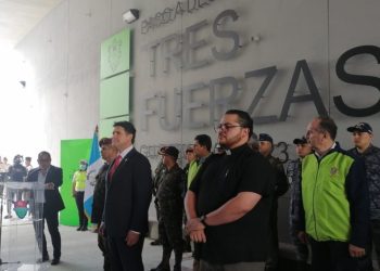 Inauguran paso a desnivel ''Tres fuerzas armadas'' en zona 10