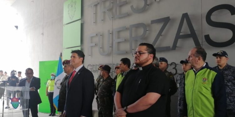 Inauguran paso a desnivel ''Tres fuerzas armadas'' en zona 10