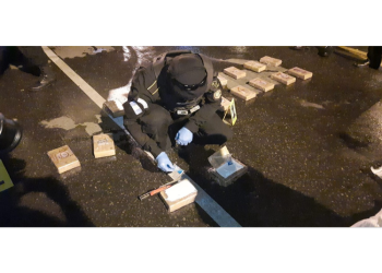 Incautan 20 paquetes con cocaí­na en vehí­culo robado