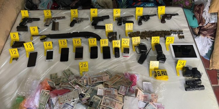 Incautan 8 armas de fuego en supuesta guarida de la mara Salvatrucha