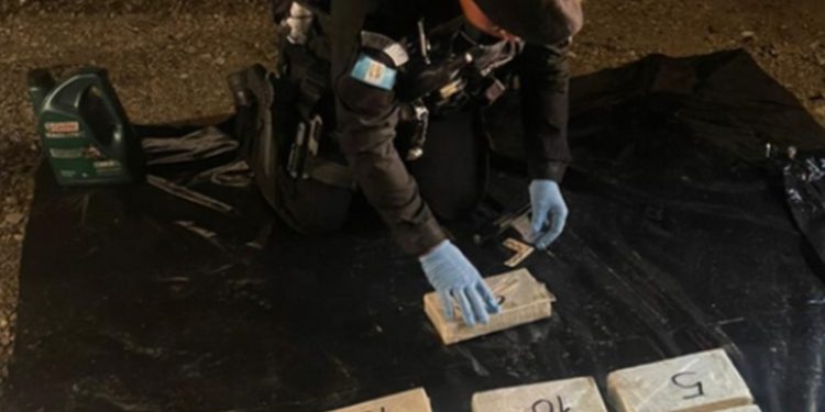 Incautan cargamento de cocaína en operativo en Izabal