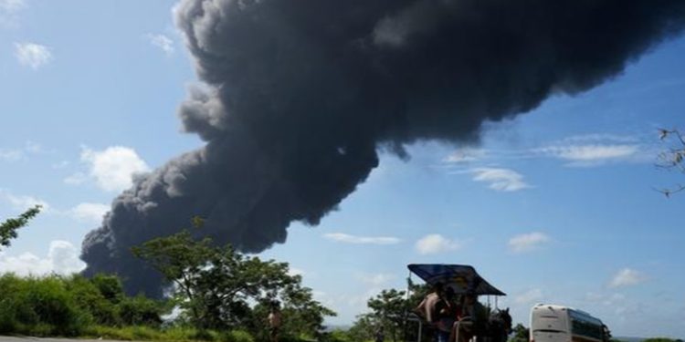 Incendio deja 17 desaparecidos y casi 80 heridos en Cuba