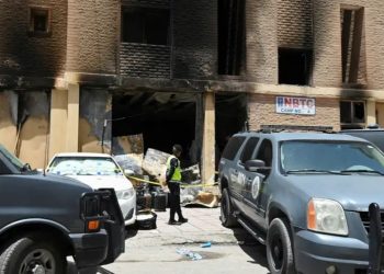 Incendio en edificio deja al menos 49 muertos en Kuwait