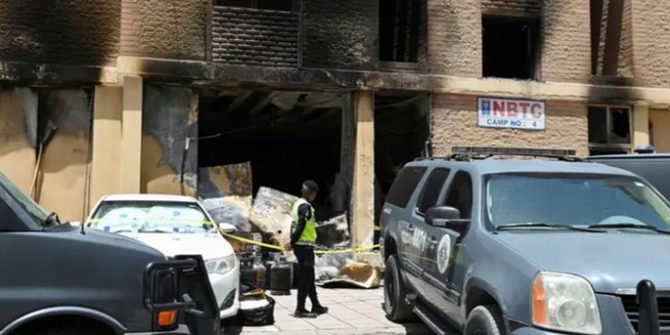 Incendio en edificio deja al menos 49 muertos en Kuwait