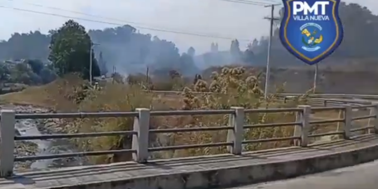 Incendio forestal en zona 6 de Villa Nueva fue controlado por bomberos