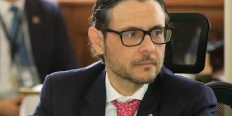 Incidente en citación: Diputado expulsa al Procurador General tras acalorada discusión