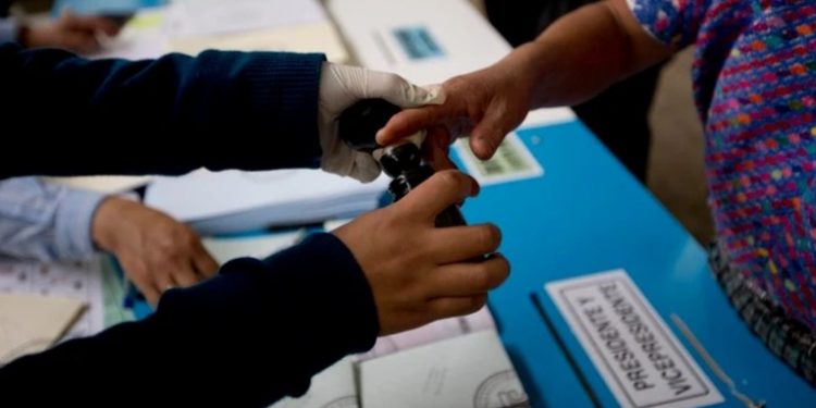 Incidentes en municipios: vecinos acusan de acarreo de votantes en favor de un candidato