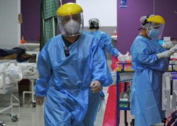 Incremento de síntomas gripales lleva a expertos a recomendar pruebas para detectar nueva variante de COVID-19