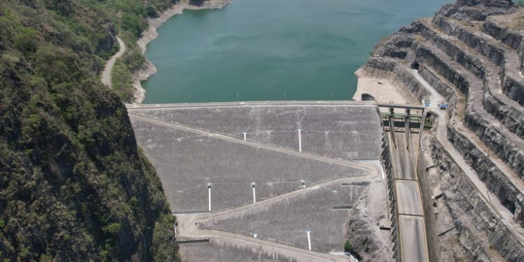 INDE solicita al Congreso aprobación de préstamo para llevar electricidad a 400 mil hogares rurales