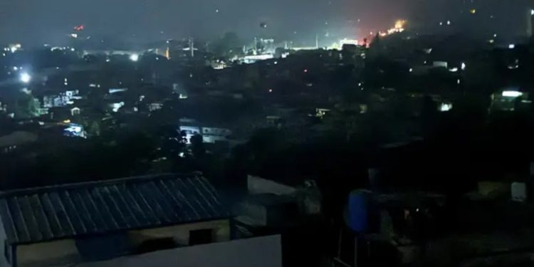 India bombardea supuestas bases terroristas en Pakistán