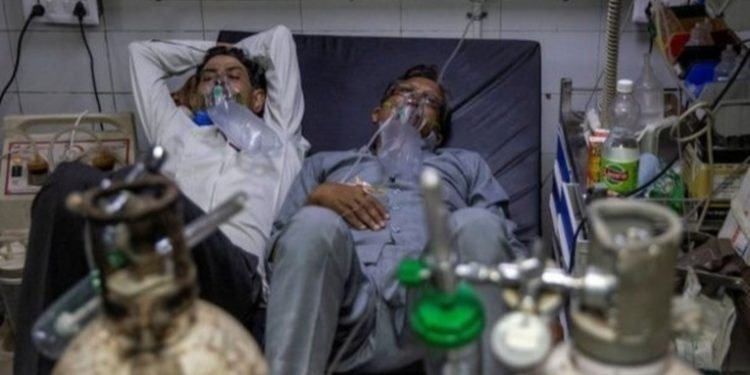 India reporta la primera muerte por la variante de covid-19 Delta