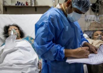 India supera por primera vez los 4.000 muertos diarios