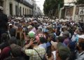Indígenas protestan en el centro de la ciudad contra el presupuesto y exigen cambios en la administración pública