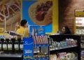 Indignación por video que muestra brutal agresión a una mujer en una tienda